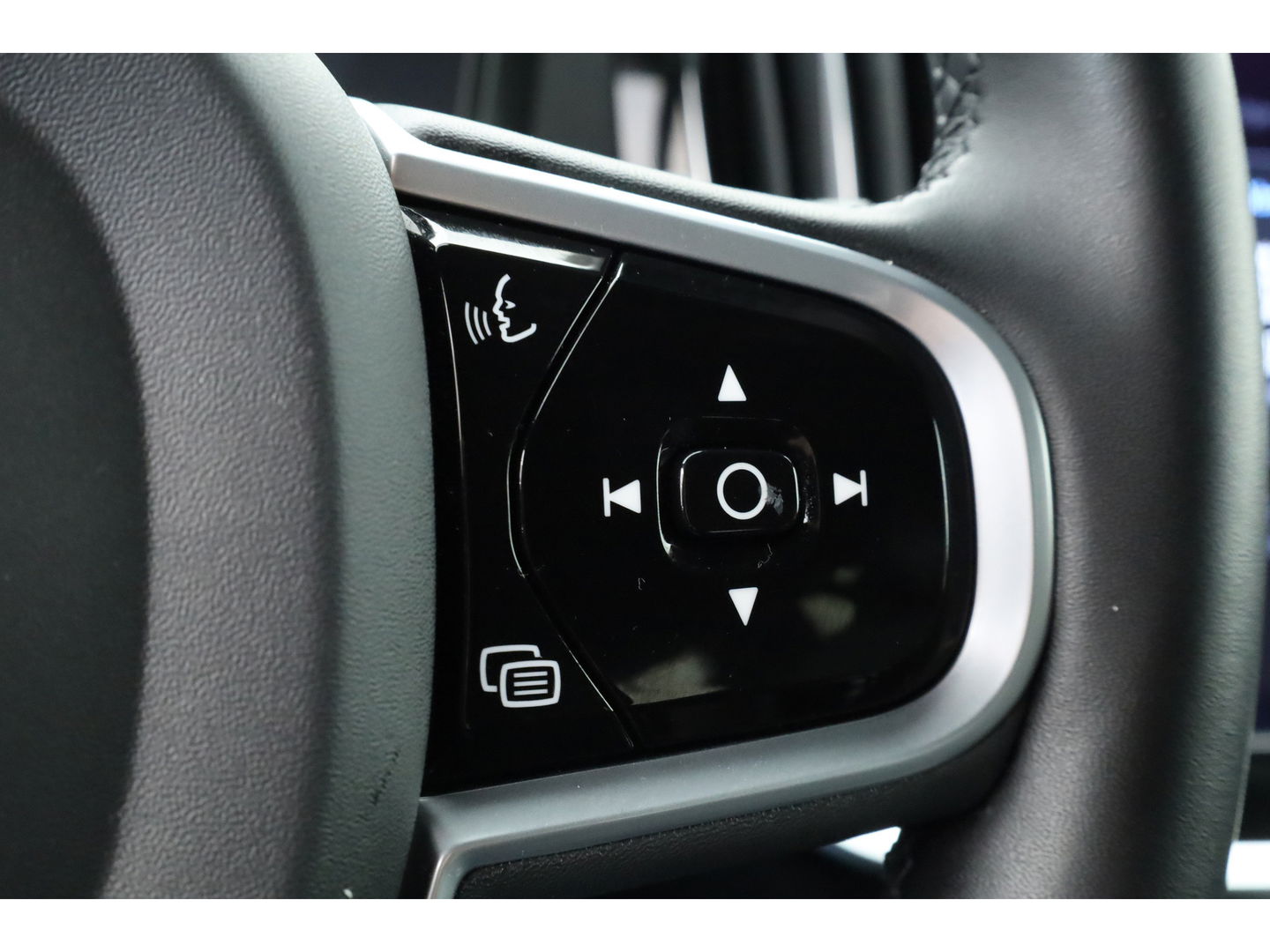 Volvo V60 T8 Recharge R-Design | Memory Seats | Pilot Assist | H&K Audio | Stoel- Stuurverw. | Elek. Trekhaak | Nav + CarPlay