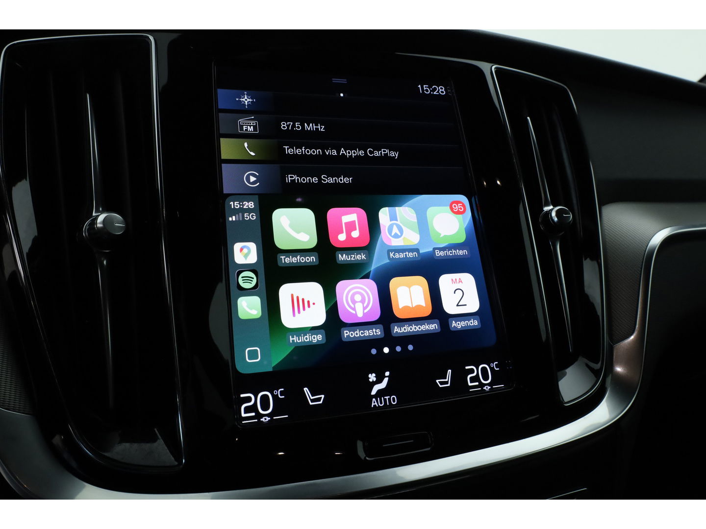 Volvo V60 T8 Recharge R-Design | Memory Seats | Pilot Assist | H&K Audio | Stoel- Stuurverw. | Elek. Trekhaak | Nav + CarPlay