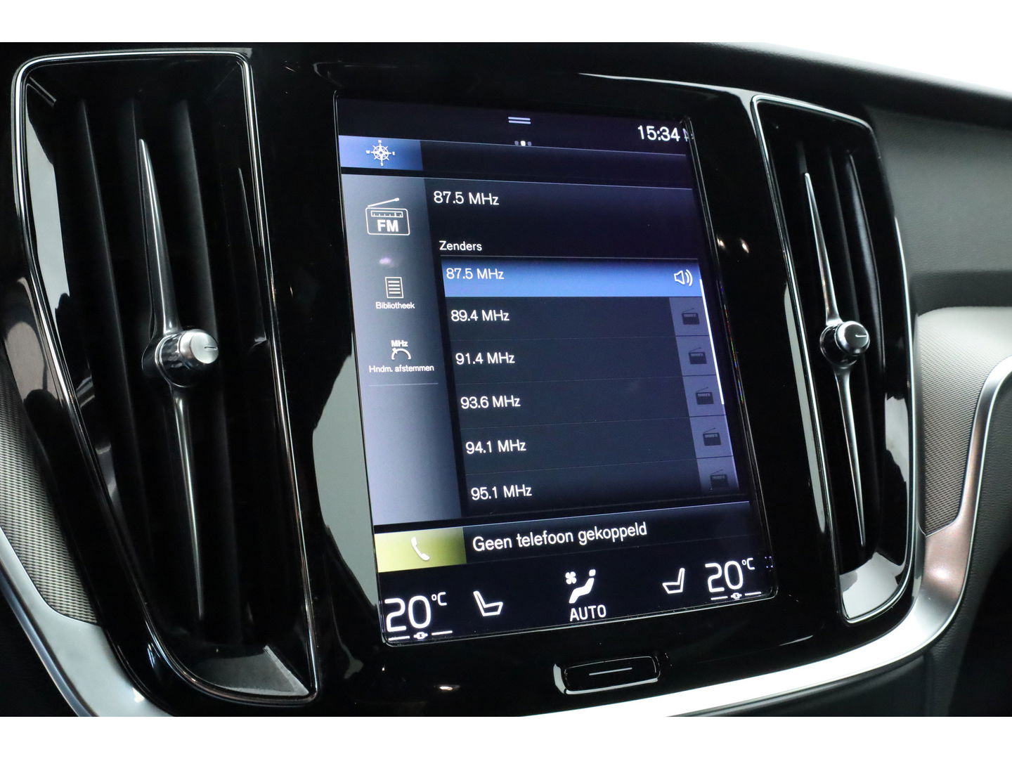 Volvo V60 T8 Recharge R-Design | Memory Seats | Pilot Assist | H&K Audio | Stoel- Stuurverw. | Elek. Trekhaak | Nav + CarPlay