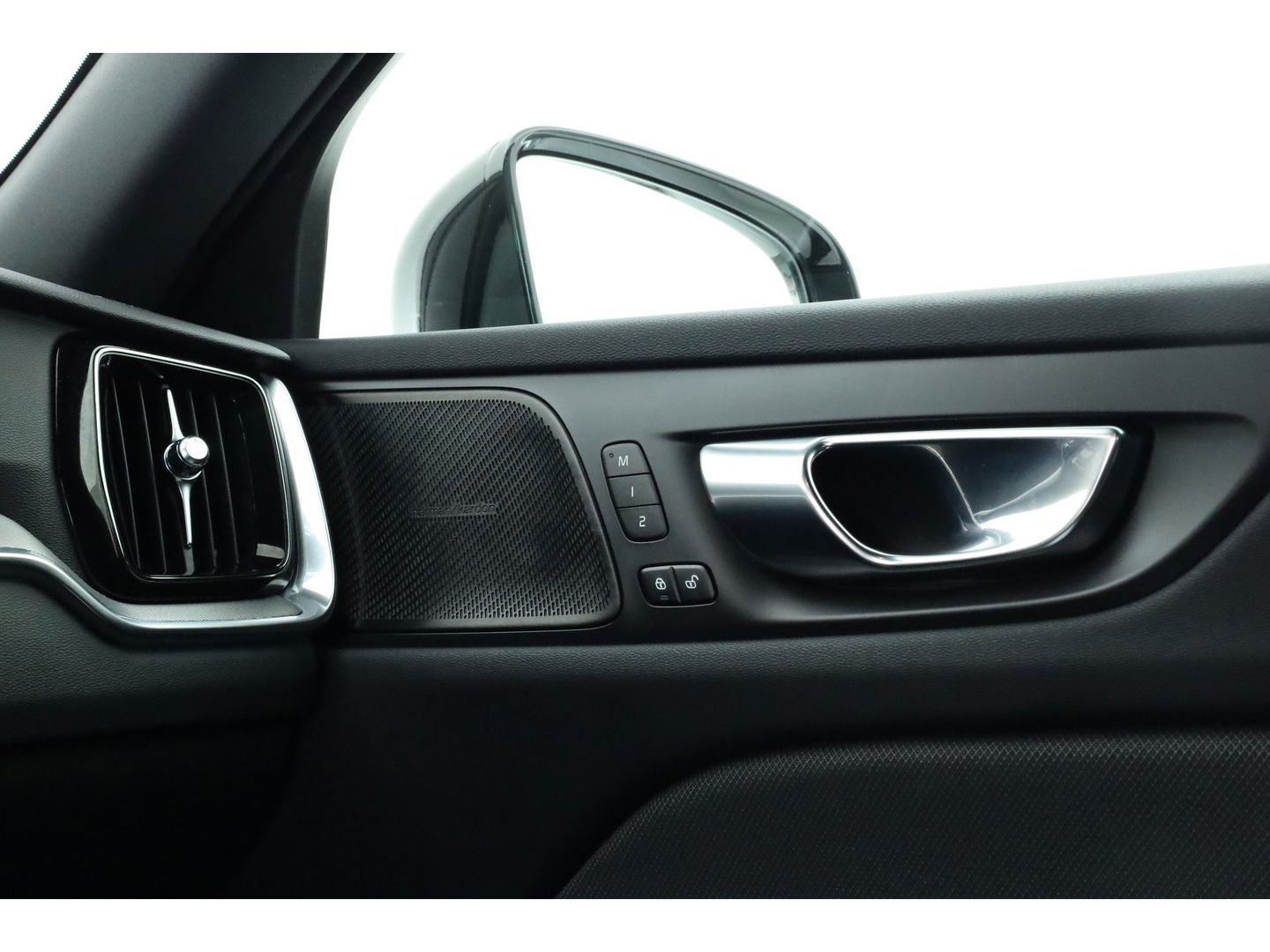 Volvo V60 T8 Recharge R-Design | Memory Seats | Pilot Assist | H&K Audio | Stoel- Stuurverw. | Elek. Trekhaak | Nav + CarPlay