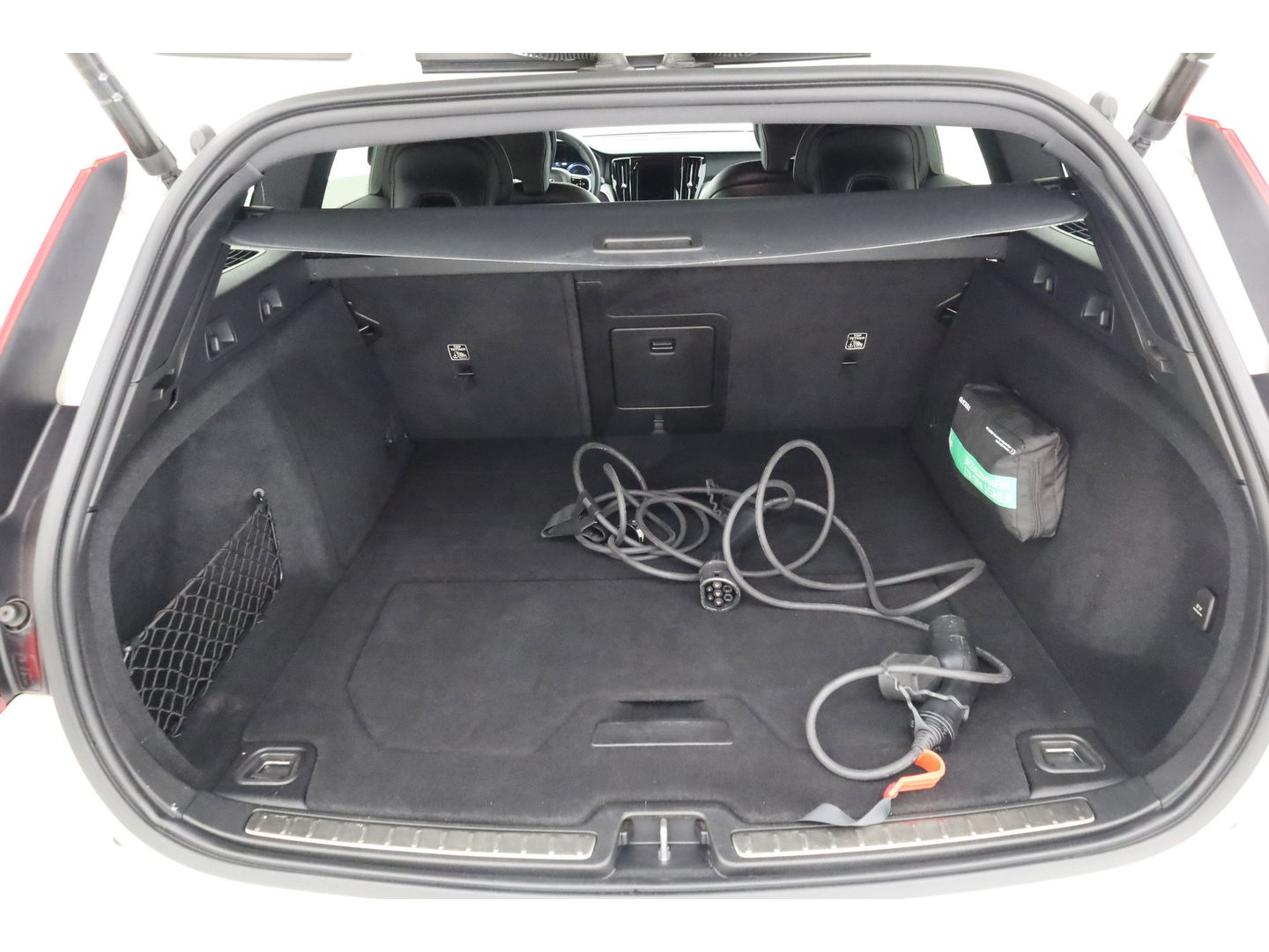 Volvo V60 T8 Recharge R-Design | Memory Seats | Pilot Assist | H&K Audio | Stoel- Stuurverw. | Elek. Trekhaak | Nav + CarPlay