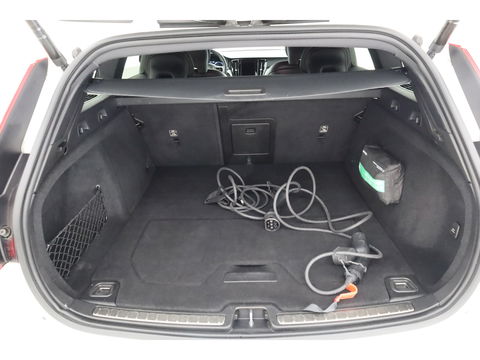 Volvo V60 T8 Recharge R-Design | Memory Seats | Pilot Assist | H&K Audio | Stoel- Stuurverw. | Elek. Trekhaak | Nav + CarPlay