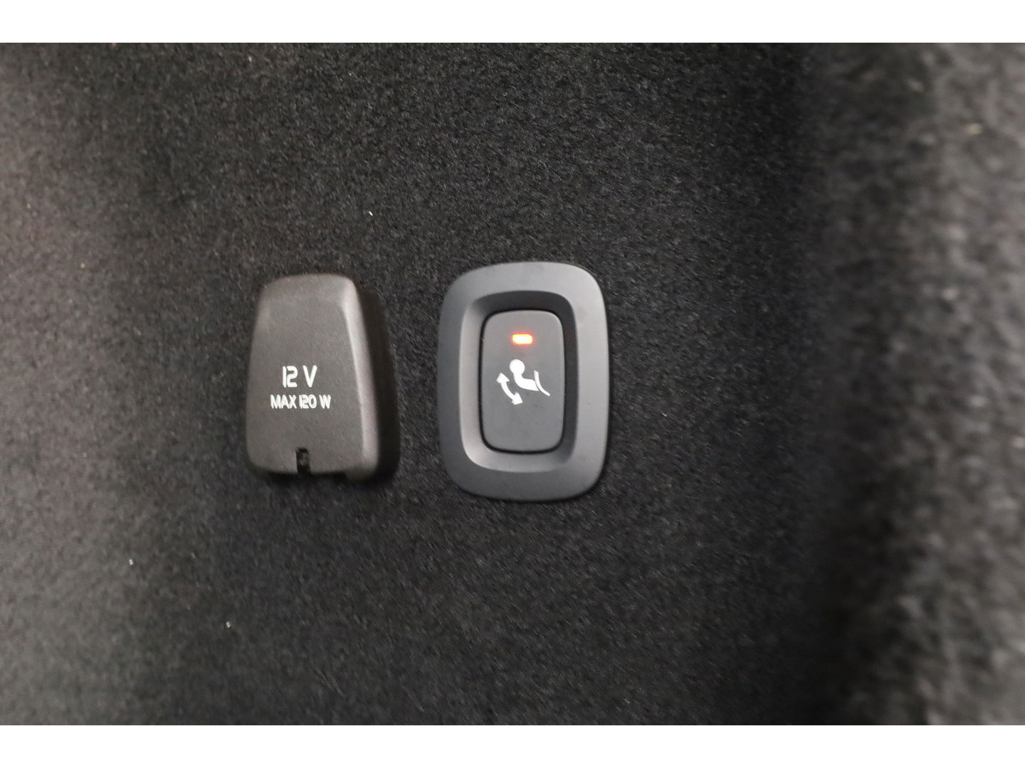 Volvo V60 T8 Recharge R-Design | Memory Seats | Pilot Assist | H&K Audio | Stoel- Stuurverw. | Elek. Trekhaak | Nav + CarPlay