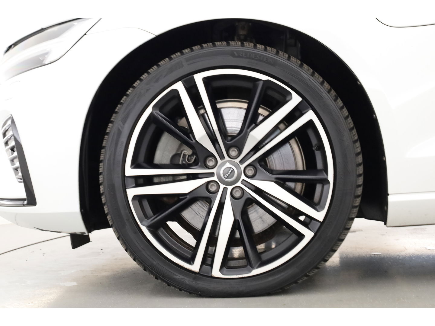 Volvo V60 T8 Recharge R-Design | Memory Seats | Pilot Assist | H&K Audio | Stoel- Stuurverw. | Elek. Trekhaak | Nav + CarPlay