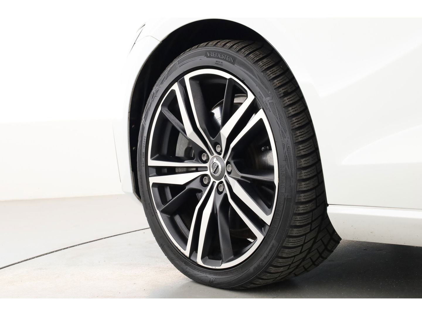 Volvo V60 T8 Recharge R-Design | Memory Seats | Pilot Assist | H&K Audio | Stoel- Stuurverw. | Elek. Trekhaak | Nav + CarPlay