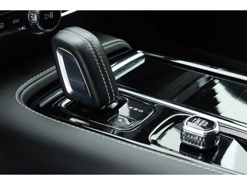 Volvo V60 T8 Recharge R-Design | Memory Seats | Pilot Assist | H&K Audio | Stoel- Stuurverw. | Elek. Trekhaak | Nav + CarPlay