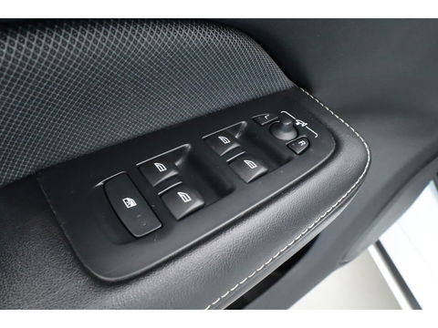 Volvo V60 T8 Recharge R-Design | Memory Seats | Pilot Assist | H&K Audio | Stoel- Stuurverw. | Elek. Trekhaak | Nav + CarPlay
