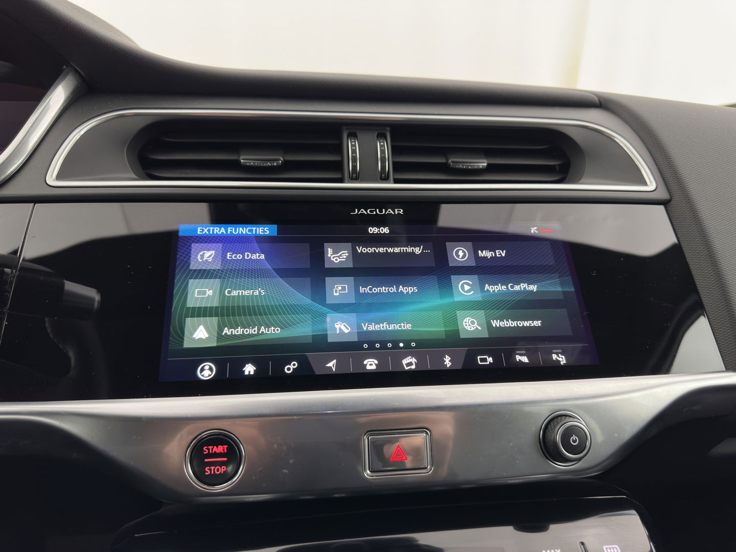 Jaguar I-PACE EV400 HSE 90 kWh AWD (INCL-BTW) *PANO | LEATHER | FULL-LED | MERIDIAN-AUDIO | TOPVIEW | MEMORY-PACK | BLINDSPOT | DIGI-COCKPIT | KEYLESS | DAB+ | NAVI-FULLMAP | ECC | HEATED-COMFORTSEATS | PDC | CCS-FASTLOADER |