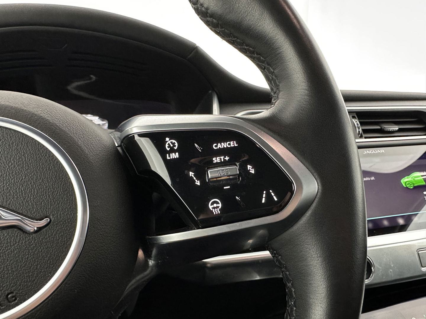 Jaguar I-PACE EV400 HSE 90 kWh AWD (INCL-BTW) *PANO | LEATHER | FULL-LED | MERIDIAN-AUDIO | TOPVIEW | MEMORY-PACK | BLINDSPOT | DIGI-COCKPIT | KEYLESS | DAB+ | NAVI-FULLMAP | ECC | HEATED-COMFORTSEATS | PDC | CCS-FASTLOADER |