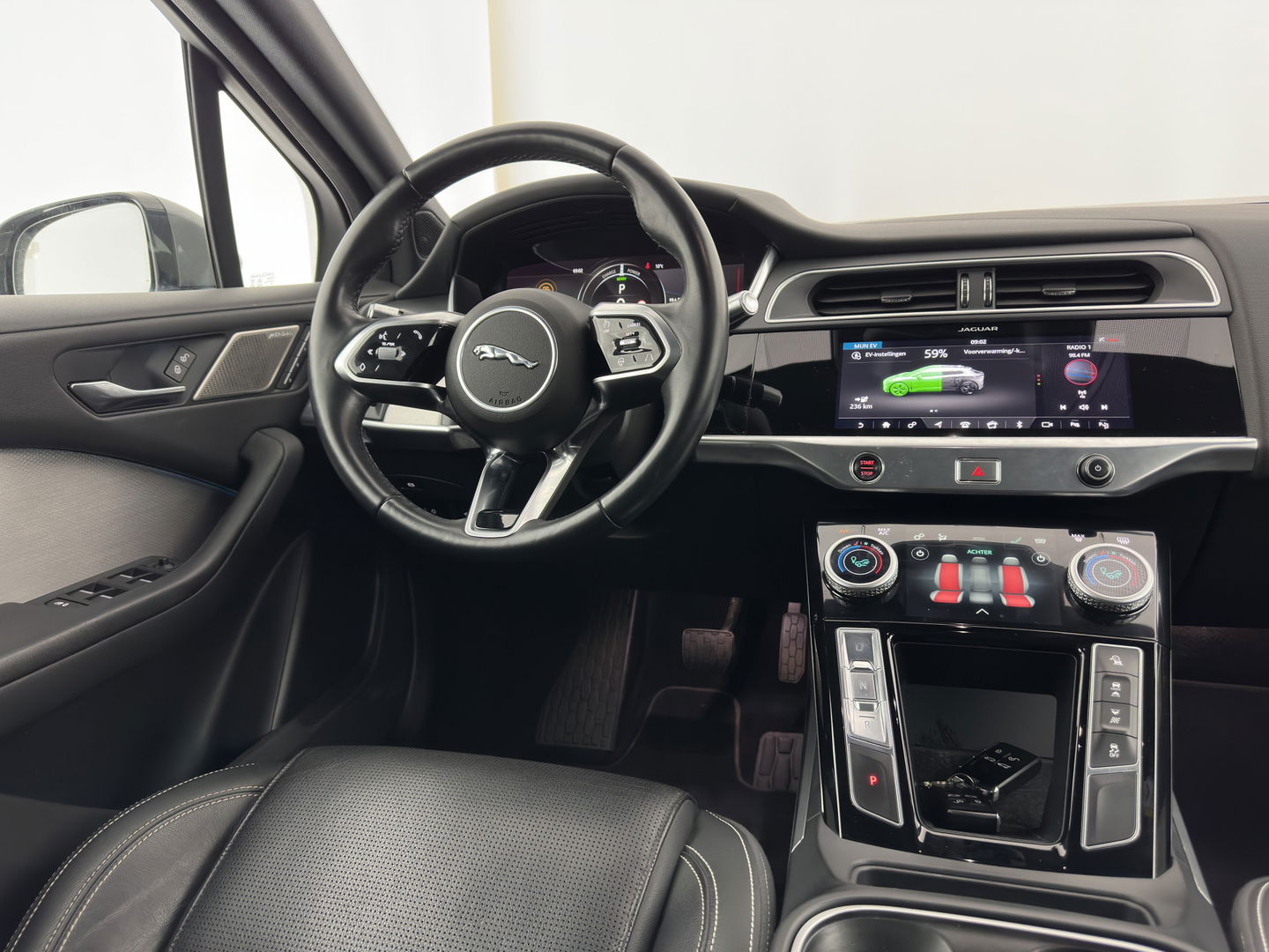 Jaguar I-PACE EV400 HSE 90 kWh AWD (INCL-BTW) *PANO | LEATHER | FULL-LED | MERIDIAN-AUDIO | TOPVIEW | MEMORY-PACK | BLINDSPOT | DIGI-COCKPIT | KEYLESS | DAB+ | NAVI-FULLMAP | ECC | HEATED-COMFORTSEATS | PDC | CCS-FASTLOADER |