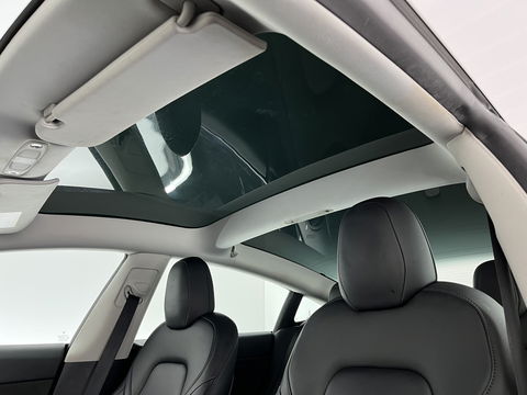 Tesla Model 3 Standard RWD Plus 60 kWh [ 3-Fase-11kW ] {SOH-92%} (INCL-BTW) Aut. *PANO | AUTOPILOT | LEATHER | KEYLESS | FULL-LED | MEMORY-PACK | TOPVIEW | DAB | CARPLAY | DIGI-COCKPIT | LANE-ASSIST | COMFORTSEATS | 19"ALU*