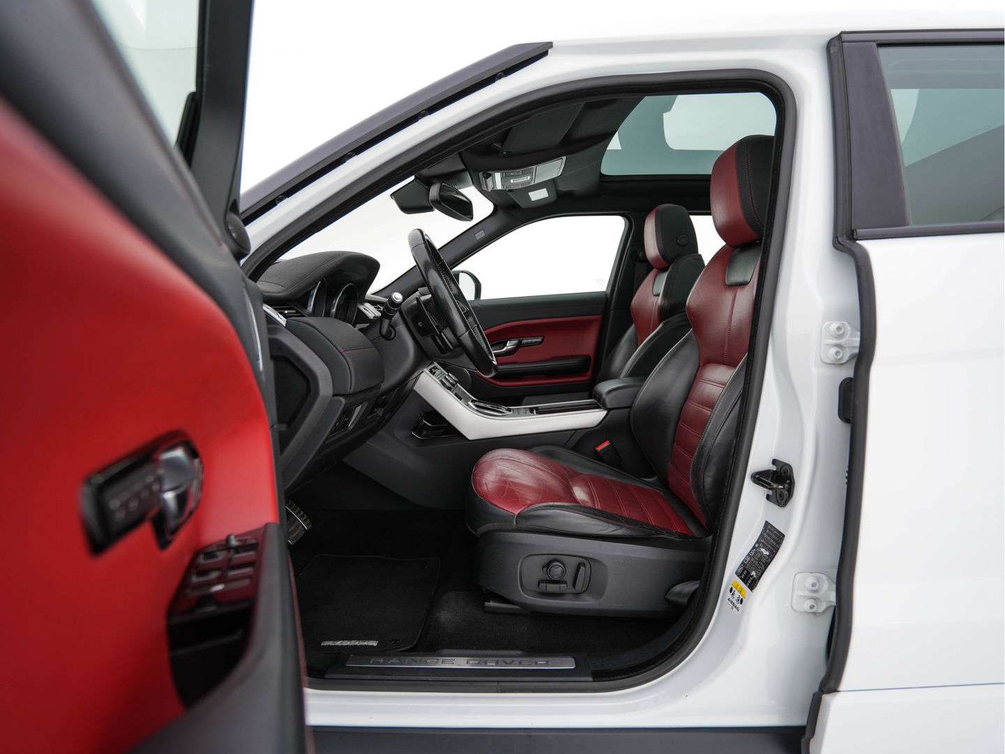 Land Rover Range Rover Evoque 2.0 TD4 HSE Dynamic Aut. *PANO | HEAD-UP | LEATHER | FULL-LED | MEMORY-PACK | MERIDIAN-SOUND | BLIND-SPOT | HEATED-COMFORTSEATS | NAVI-FULLMAP | CAMERA | ECC | PDC | CRUISE | 20''ALU | TOWBAR*