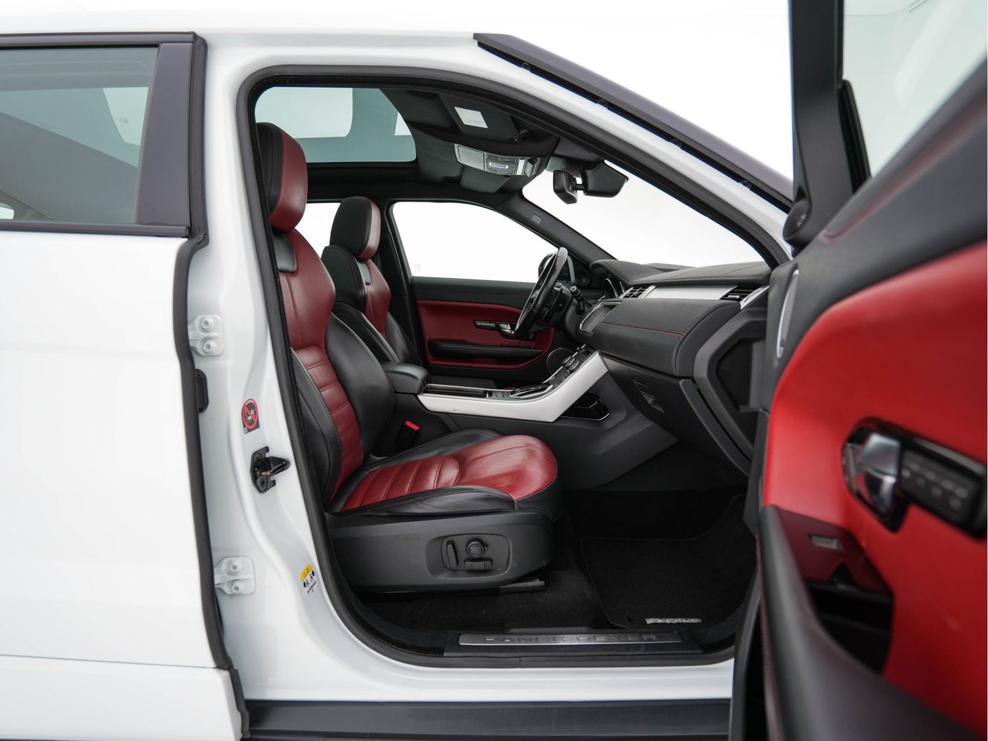 Land Rover Range Rover Evoque 2.0 TD4 HSE Dynamic Aut. *PANO | HEAD-UP | LEATHER | FULL-LED | MEMORY-PACK | MERIDIAN-SOUND | BLIND-SPOT | HEATED-COMFORTSEATS | NAVI-FULLMAP | CAMERA | ECC | PDC | CRUISE | 20''ALU | TOWBAR*