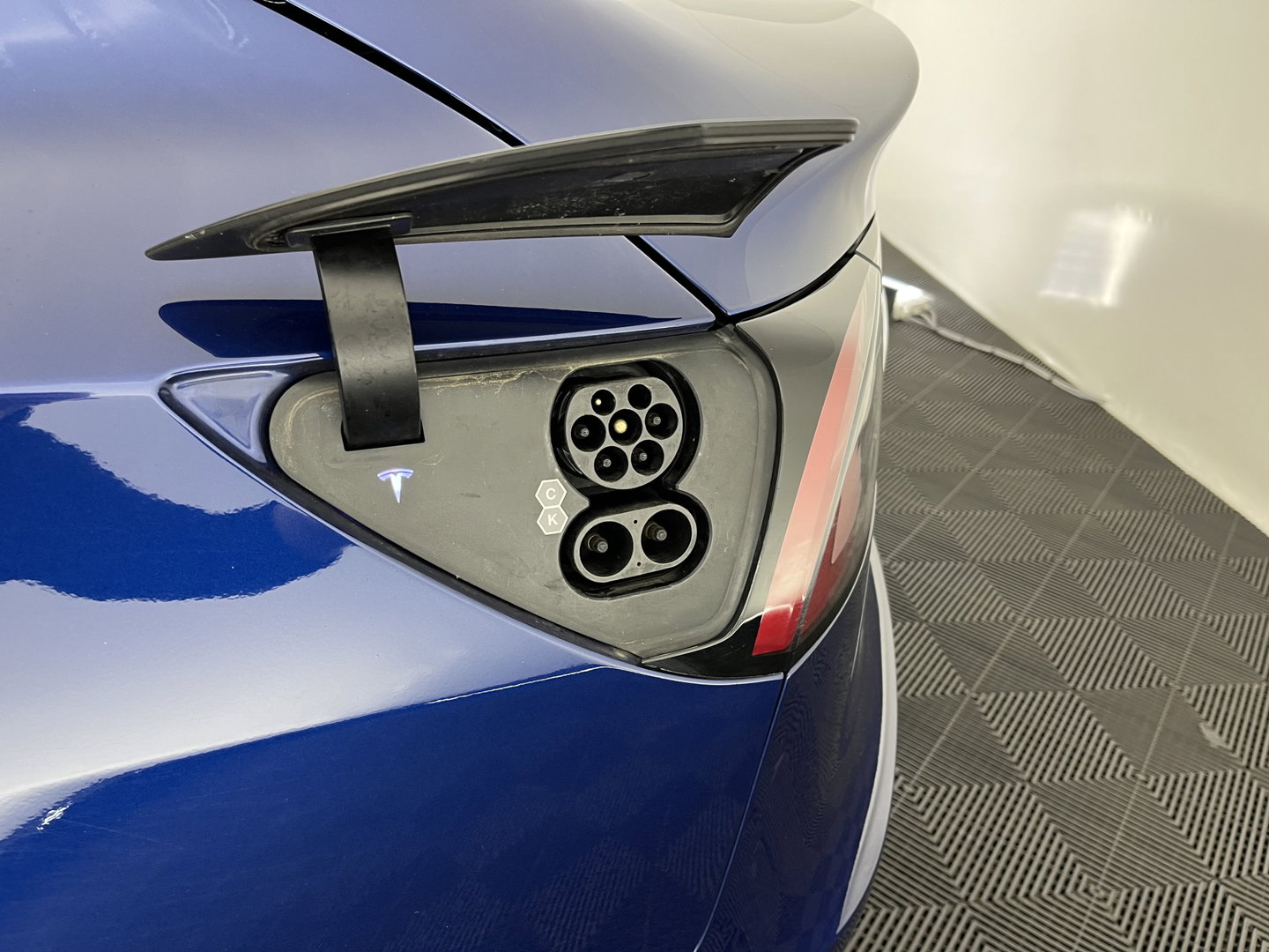 Tesla Model 3 Standard RWD Plus 60 kWh [ 3-Fase-11kW ] {SOH-92%} (INCL-BTW) Aut. *PANO | AUTOPILOT | LEATHER | KEYLESS | FULL-LED | MEMORY-PACK | TOPVIEW | DAB | CARPLAY | DIGI-COCKPIT | LANE-ASSIST | COMFORTSEATS | 19"ALU*