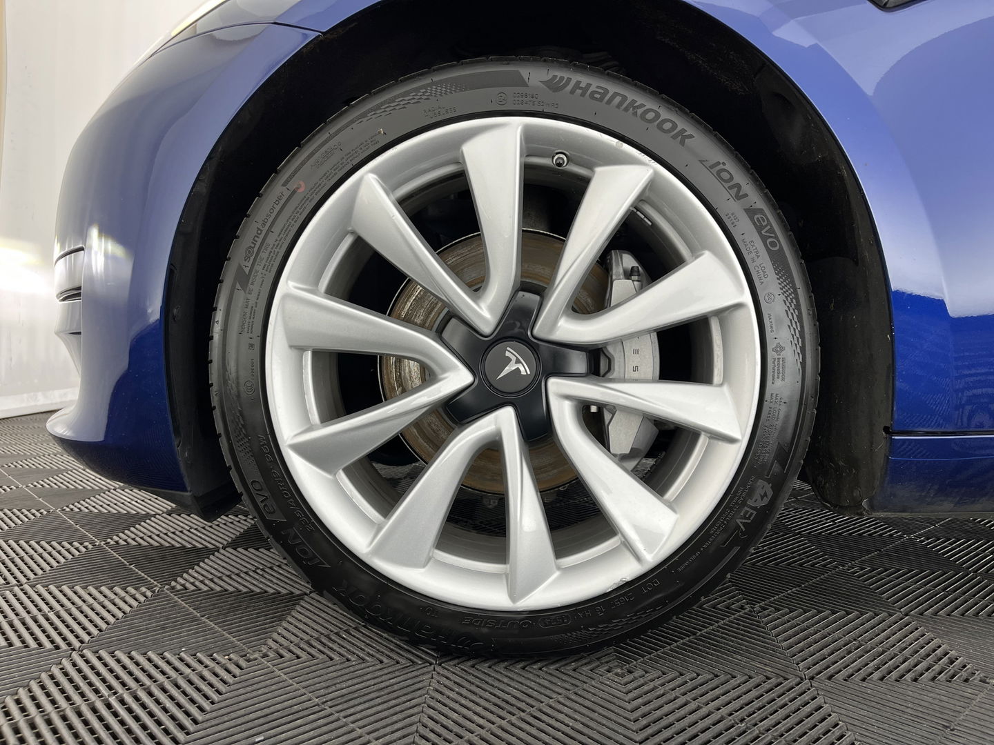 Tesla Model 3 Standard RWD Plus 60 kWh [ 3-Fase-11kW ] {SOH-92%} (INCL-BTW) Aut. *PANO | AUTOPILOT | LEATHER | KEYLESS | FULL-LED | MEMORY-PACK | TOPVIEW | DAB | CARPLAY | DIGI-COCKPIT | LANE-ASSIST | COMFORTSEATS | 19"ALU*