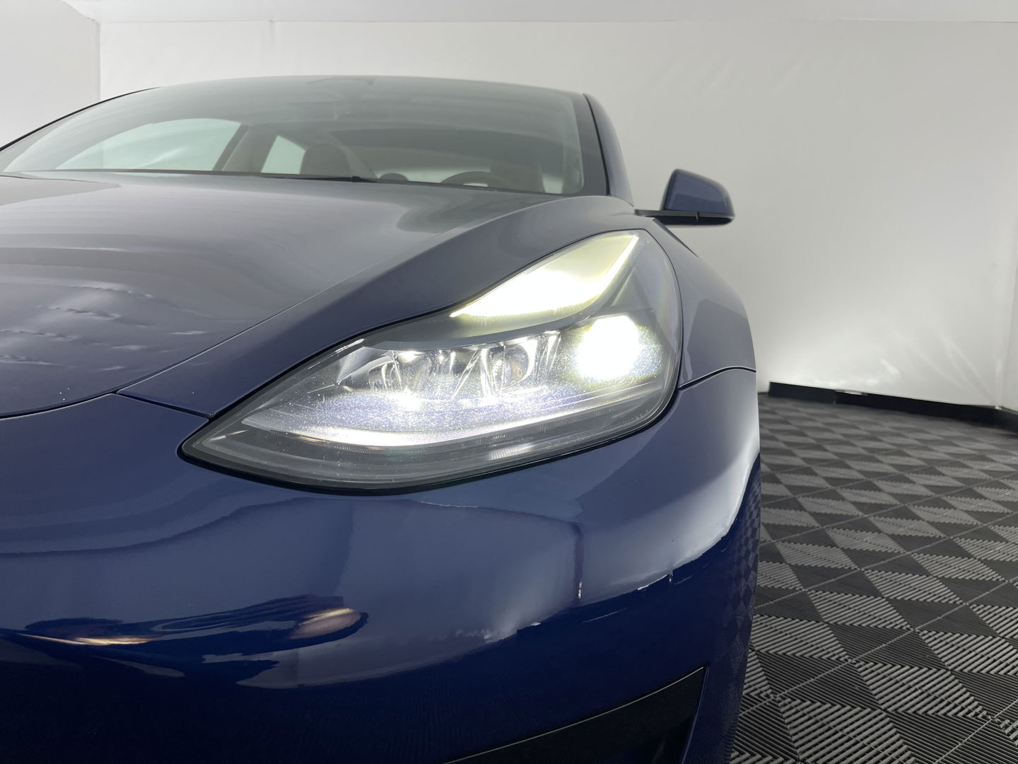 Tesla Model 3 Standard RWD Plus 60 kWh [ 3-Fase-11kW ] {SOH-92%} (INCL-BTW) Aut. *PANO | AUTOPILOT | LEATHER | KEYLESS | FULL-LED | MEMORY-PACK | TOPVIEW | DAB | CARPLAY | DIGI-COCKPIT | LANE-ASSIST | COMFORTSEATS | 19"ALU*