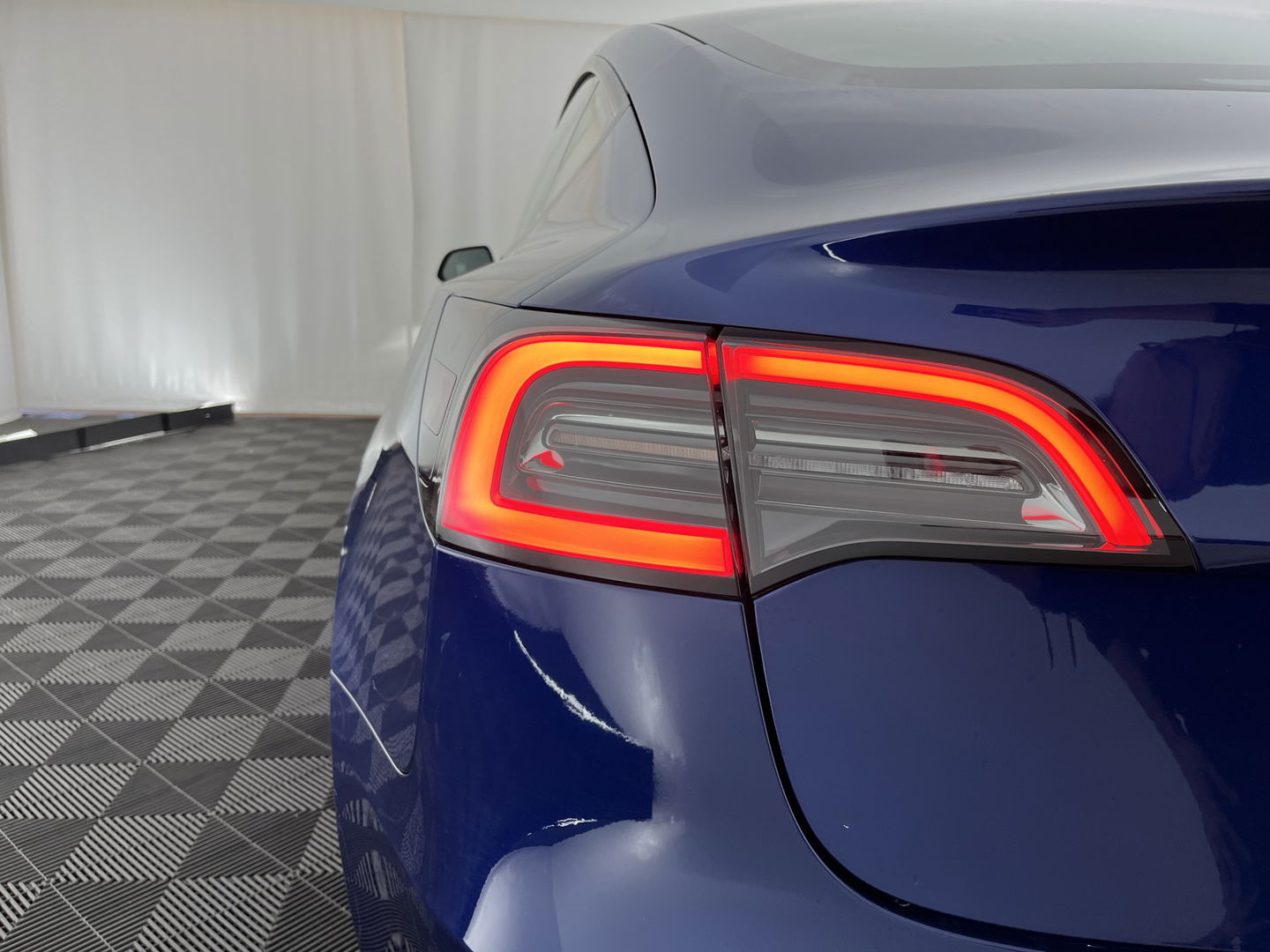 Tesla Model 3 Standard RWD Plus 60 kWh [ 3-Fase-11kW ] {SOH-92%} (INCL-BTW) Aut. *PANO | AUTOPILOT | LEATHER | KEYLESS | FULL-LED | MEMORY-PACK | TOPVIEW | DAB | CARPLAY | DIGI-COCKPIT | LANE-ASSIST | COMFORTSEATS | 19"ALU*