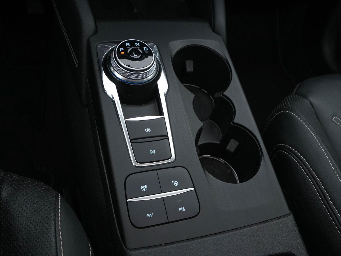 Ford Kuga 2.5 PHEV Vignale (Plug-In) (INCL-BTW) Aut. *PANO | LEATHER | DIGI-COCKPIT | FULL-LED | BANG/OLUFSEN-AUDIO |  HEAD-UP | KEYLESS | DAB | CARPLAY | NAVI-FULLMAP | MEMORY-PACK | HEATED-COMFORTSEATS | LANE-ASSIST | .