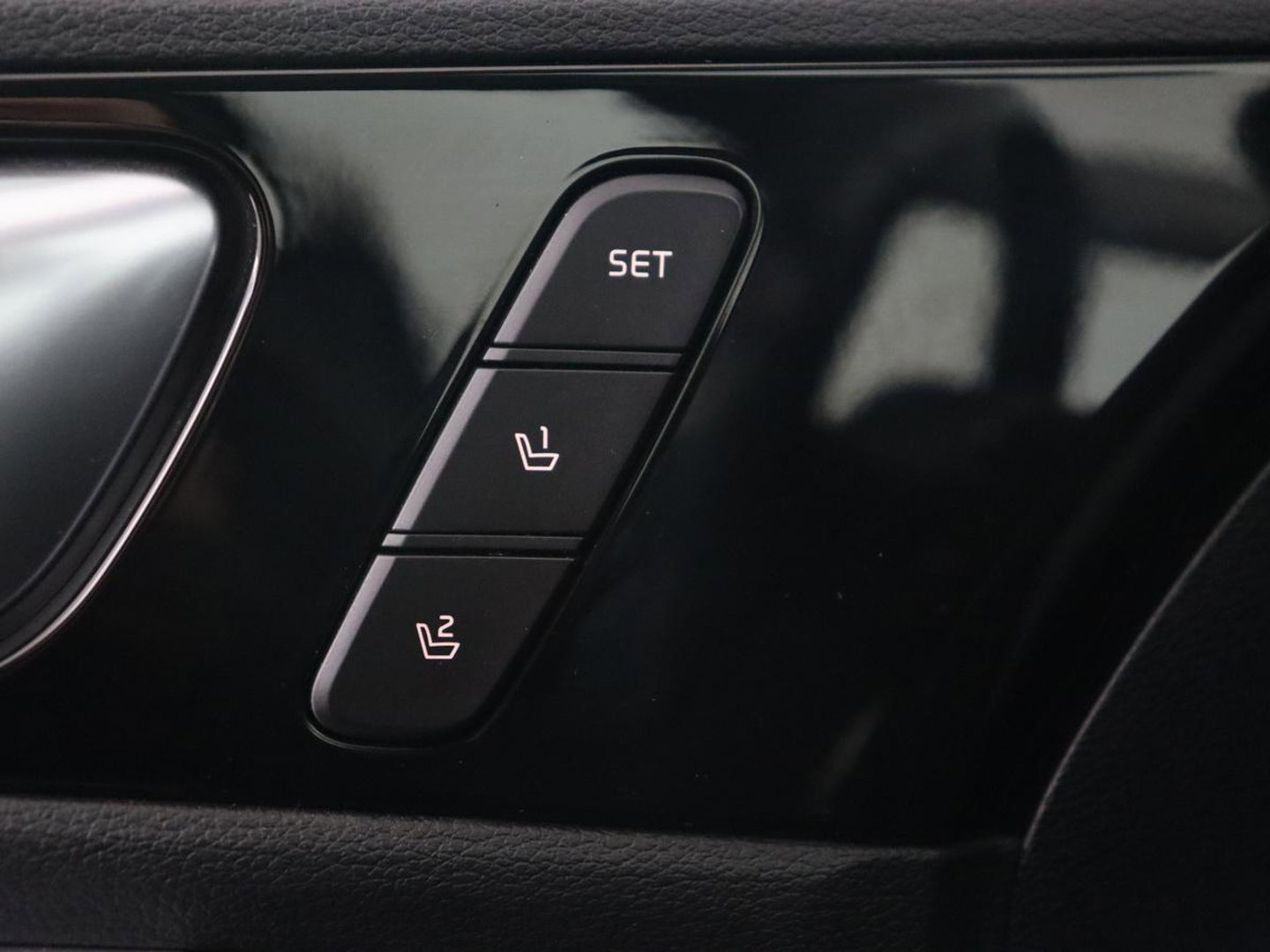 Kia Xceed 1.6 GDi PHEV ExecutiveLine | Stoelventilatie | Leder | Adaptive cruise | Camera | Memory | Achterbankverwarming | Full LED | Keyless | Stuurverwarming | Navigatie | Plug In