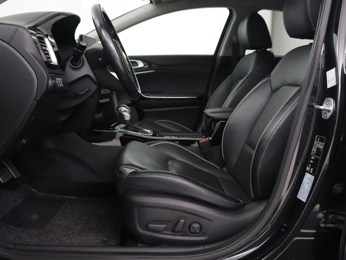 Kia Xceed 1.6 GDi PHEV ExecutiveLine | Stoelventilatie | Leder | Adaptive cruise | Camera | Memory | Achterbankverwarming | Full LED | Keyless | Stuurverwarming | Navigatie | Plug In