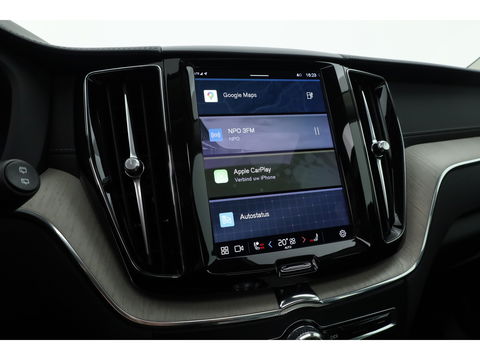 Volvo XC60 2.0 T6 Plug-in hybrid AWD Inscription | Google | Trekhaak | Pano-dak | Camera | Stoel + stuurverwarming |