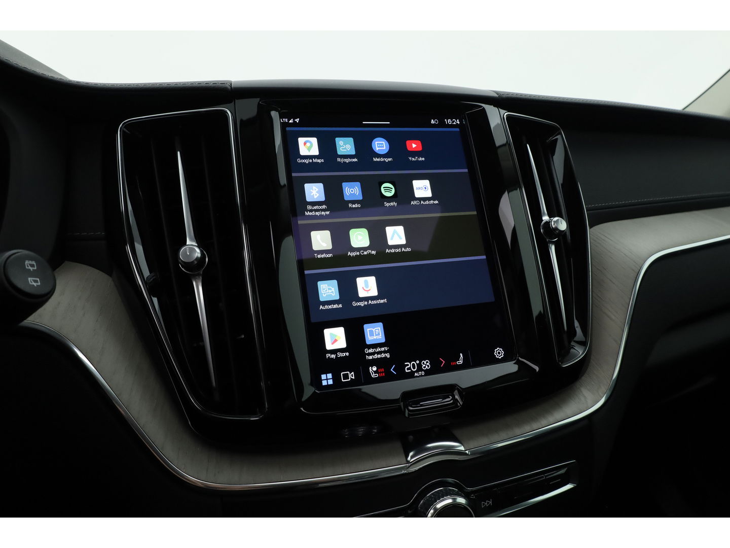 Volvo XC60 2.0 T6 Plug-in hybrid AWD Inscription | Google | Trekhaak | Pano-dak | Camera | Stoel + stuurverwarming |