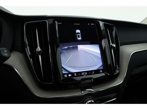 Volvo XC60 2.0 T6 Plug-in hybrid AWD Inscription | Google | Trekhaak | Pano-dak | Camera | Stoel + stuurverwarming |