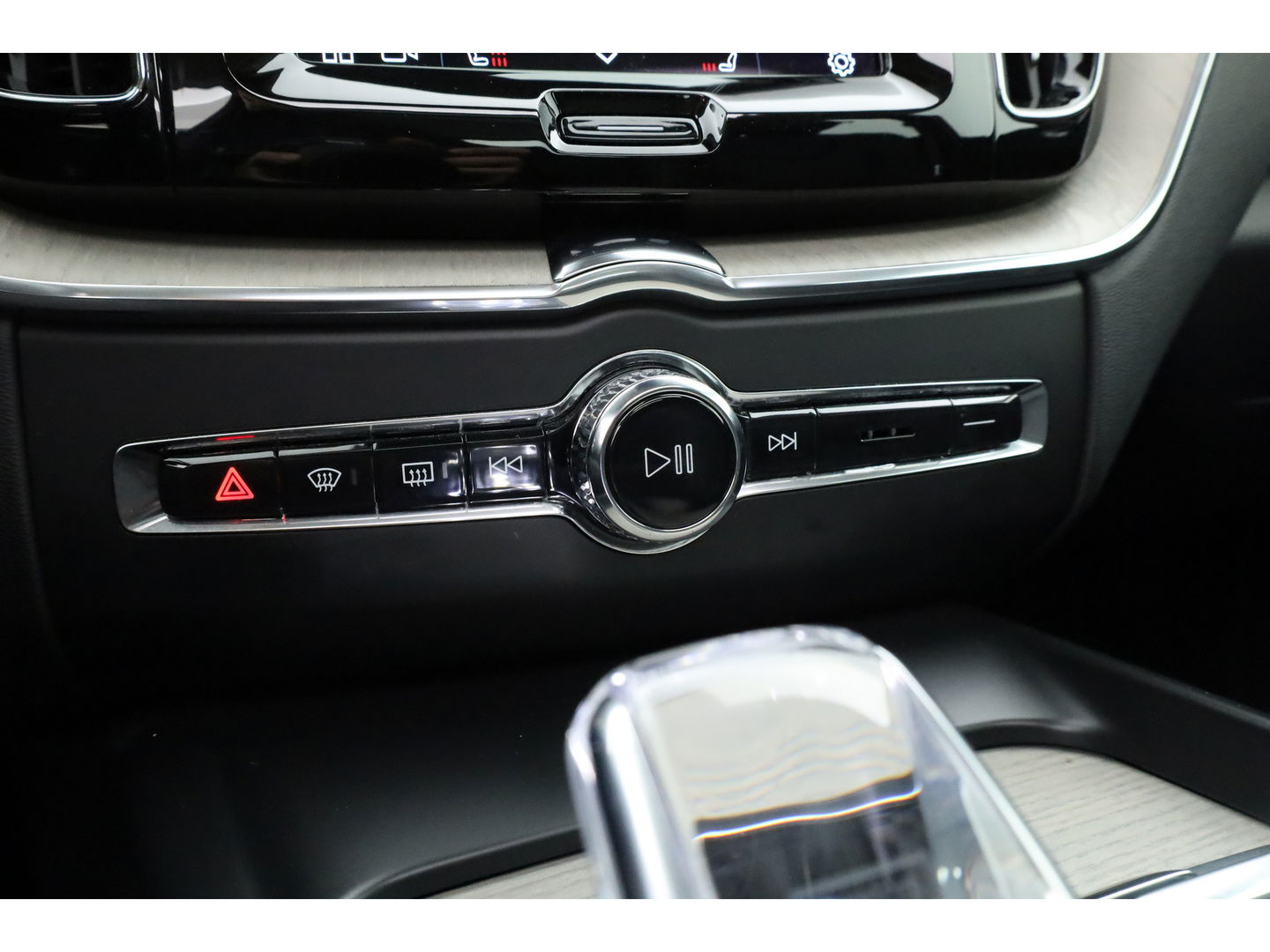 Volvo XC60 2.0 T6 Plug-in hybrid AWD Inscription | Google | Trekhaak | Pano-dak | Camera | Stoel + stuurverwarming |