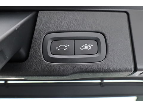 Volvo XC60 2.0 T6 Plug-in hybrid AWD Inscription | Google | Trekhaak | Pano-dak | Camera | Stoel + stuurverwarming |