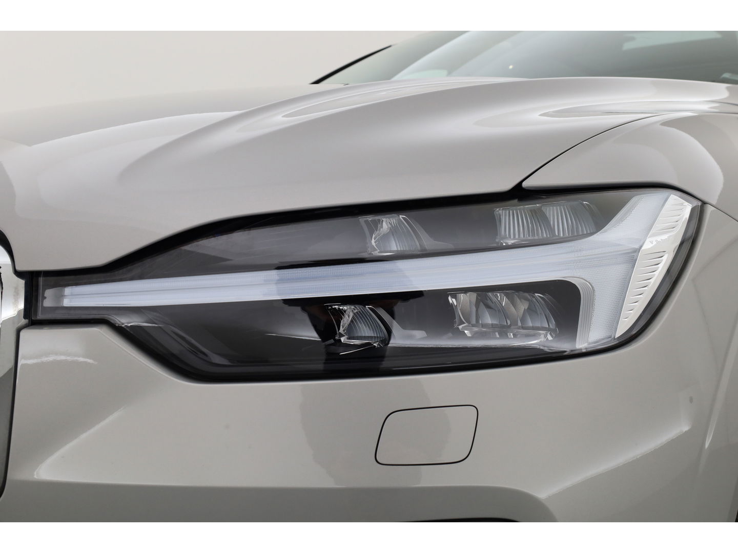 Volvo XC60 2.0 T6 Plug-in hybrid AWD Inscription | Google | Trekhaak | Pano-dak | Camera | Stoel + stuurverwarming |