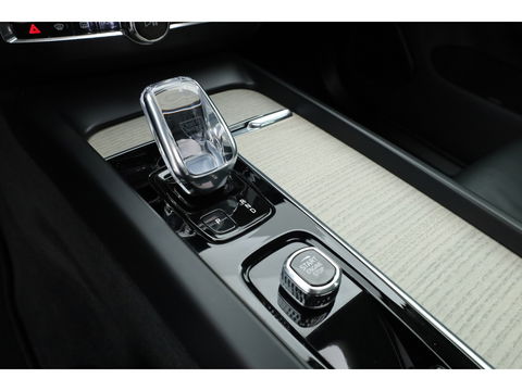 Volvo XC60 2.0 T6 Plug-in hybrid AWD Inscription | Google | Trekhaak | Pano-dak | Camera | Stoel + stuurverwarming |