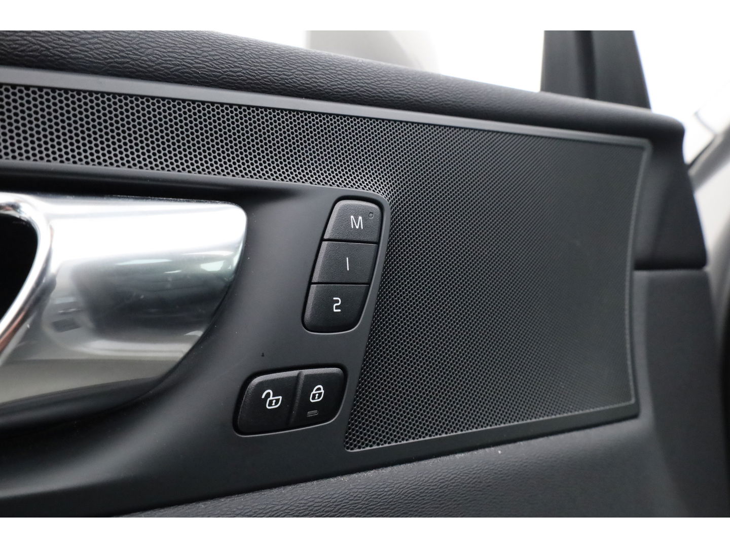 Volvo XC60 2.0 T6 Plug-in hybrid AWD Inscription | Google | Trekhaak | Pano-dak | Camera | Stoel + stuurverwarming |