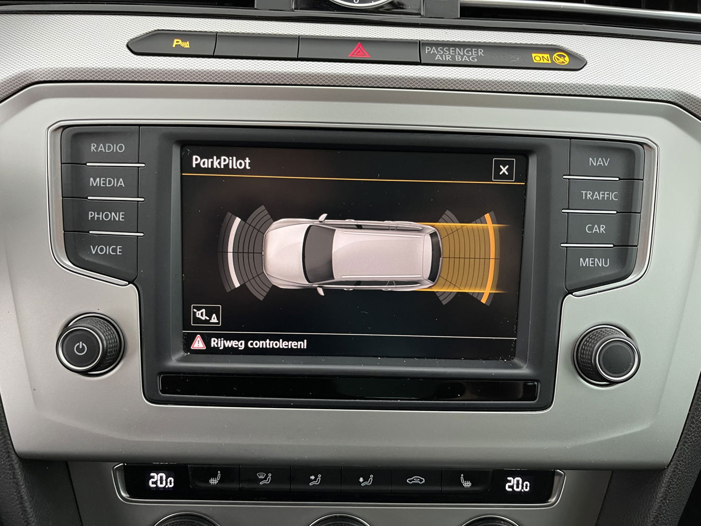 Volkswagen Passat Variant 2.0 TDI Comfortline *FULL-LED | ADAPTIVE-CRUISE | ERGONOMIC-COMFORTSEAT | HEATED-SEATS | PARKPILOT |  NAVI-FULLMAP | KEYLESS | PRIVACYGLASS | ECC | TOWBAR | 17''ALU*