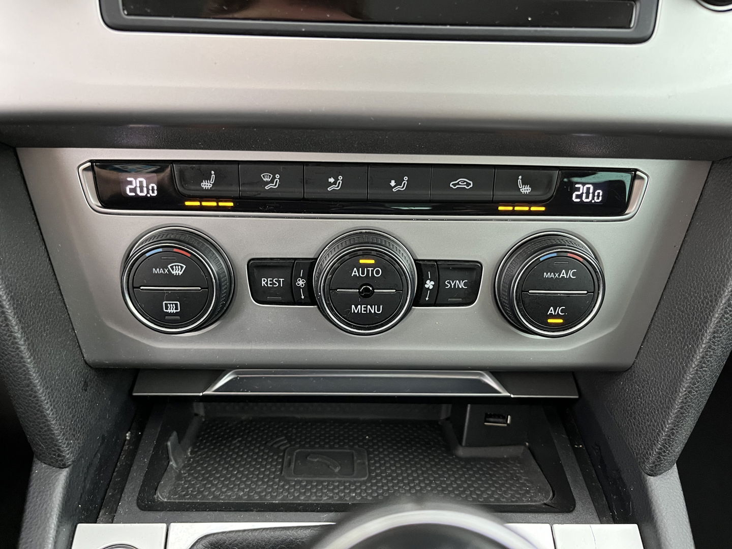 Volkswagen Passat Variant 2.0 TDI Comfortline *FULL-LED | ADAPTIVE-CRUISE | ERGONOMIC-COMFORTSEAT | HEATED-SEATS | PARKPILOT |  NAVI-FULLMAP | KEYLESS | PRIVACYGLASS | ECC | TOWBAR | 17''ALU*