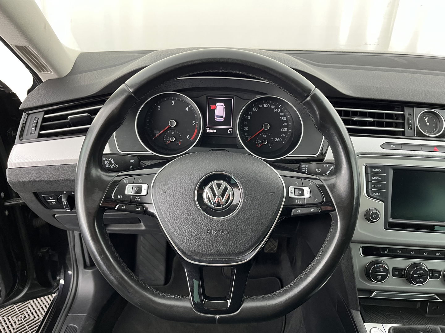 Volkswagen Passat Variant 2.0 TDI Comfortline *FULL-LED | ADAPTIVE-CRUISE | ERGONOMIC-COMFORTSEAT | HEATED-SEATS | PARKPILOT |  NAVI-FULLMAP | KEYLESS | PRIVACYGLASS | ECC | TOWBAR | 17''ALU*