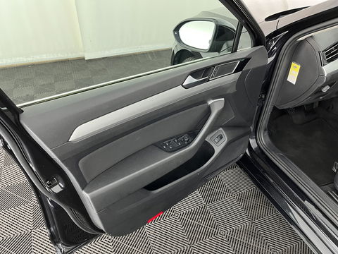 Volkswagen Passat Variant 2.0 TDI Comfortline *FULL-LED | ADAPTIVE-CRUISE | ERGONOMIC-COMFORTSEAT | HEATED-SEATS | PARKPILOT |  NAVI-FULLMAP | KEYLESS | PRIVACYGLASS | ECC | TOWBAR | 17''ALU*