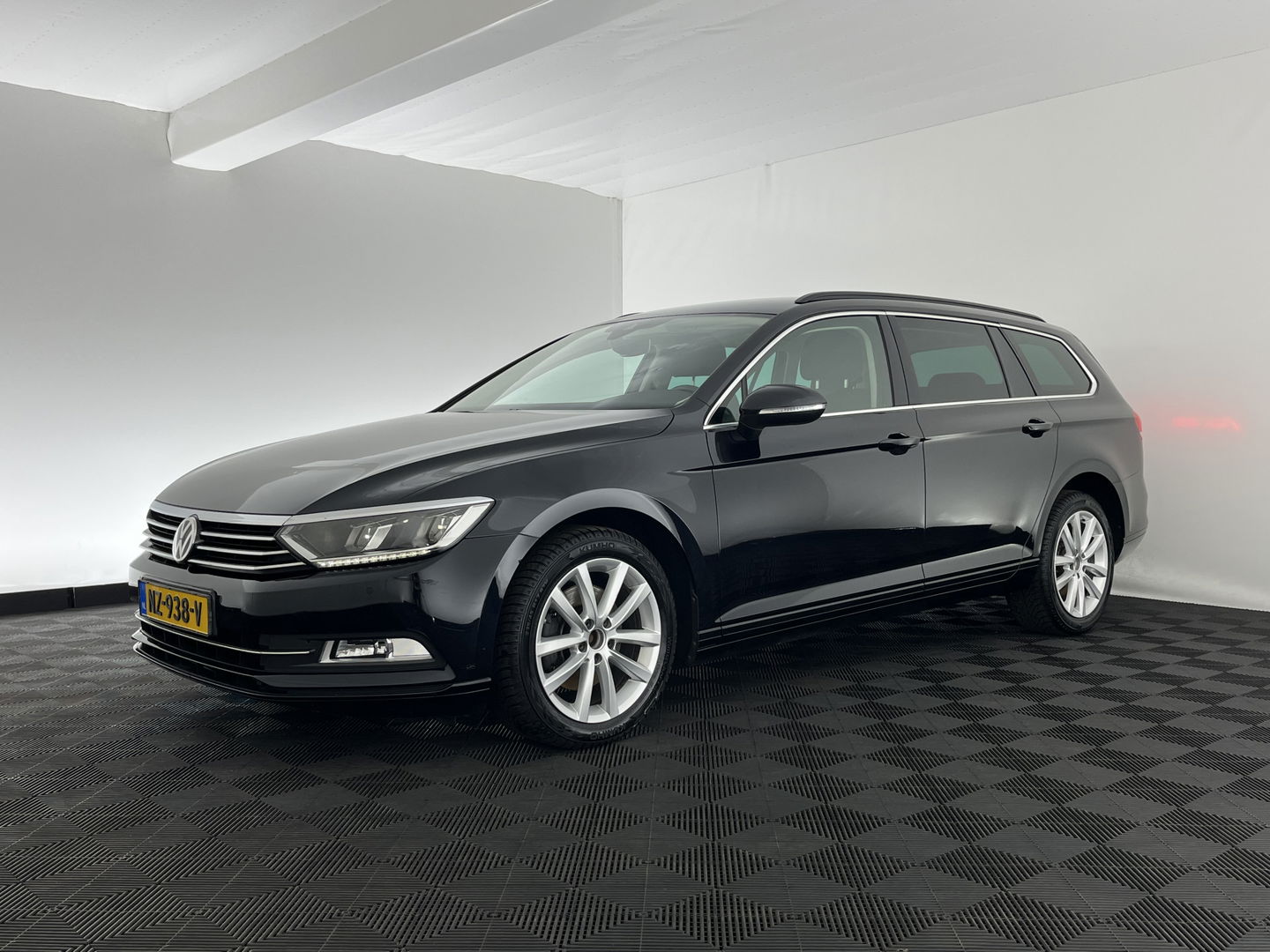 Volkswagen Passat Variant 2.0 TDI Comfortline *FULL-LED | ADAPTIVE-CRUISE | ERGONOMIC-COMFORTSEAT | HEATED-SEATS | PARKPILOT |  NAVI-FULLMAP | KEYLESS | PRIVACYGLASS | ECC | TOWBAR | 17''ALU*