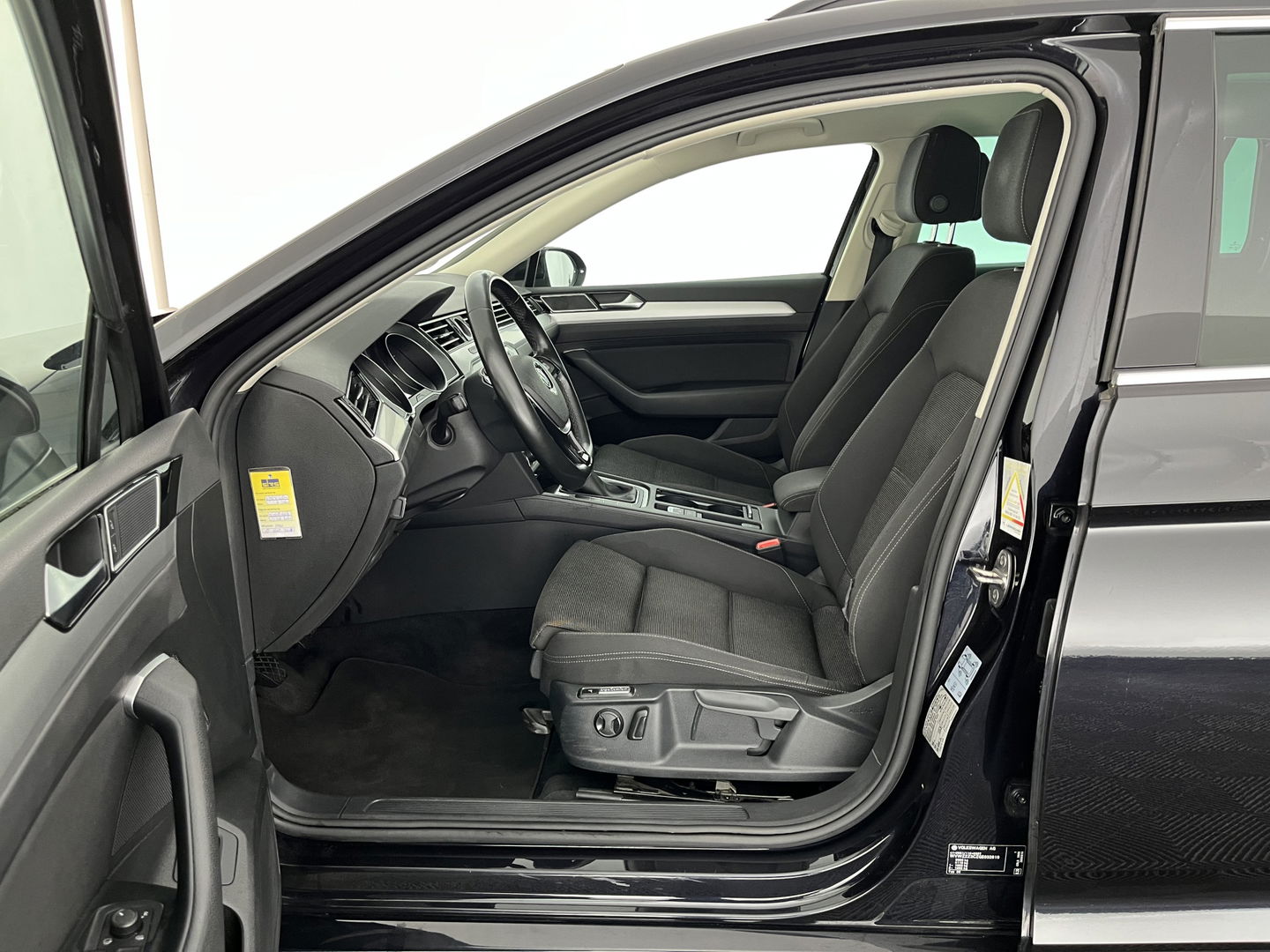 Volkswagen Passat Variant 2.0 TDI Comfortline *FULL-LED | ADAPTIVE-CRUISE | ERGONOMIC-COMFORTSEAT | HEATED-SEATS | PARKPILOT |  NAVI-FULLMAP | KEYLESS | PRIVACYGLASS | ECC | TOWBAR | 17''ALU*