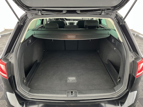 Volkswagen Passat Variant 2.0 TDI Comfortline *FULL-LED | ADAPTIVE-CRUISE | ERGONOMIC-COMFORTSEAT | HEATED-SEATS | PARKPILOT |  NAVI-FULLMAP | KEYLESS | PRIVACYGLASS | ECC | TOWBAR | 17''ALU*