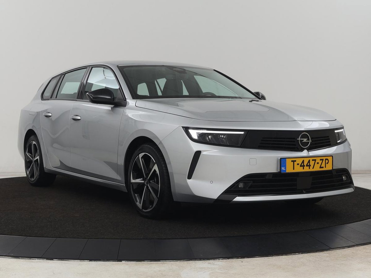 Opel Astra 1.6 Turbo Hybrid | Origineel NL | Adaptive cruise | Carplay | Parkeerhulp | Climate control | Digital Cockpit | Bluetooth | Full LED | PHEV | Plug In