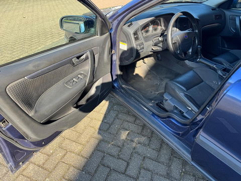 Volvo V70 2.4 Comfort Line | Handel / Export | Loopt niet op LPG |