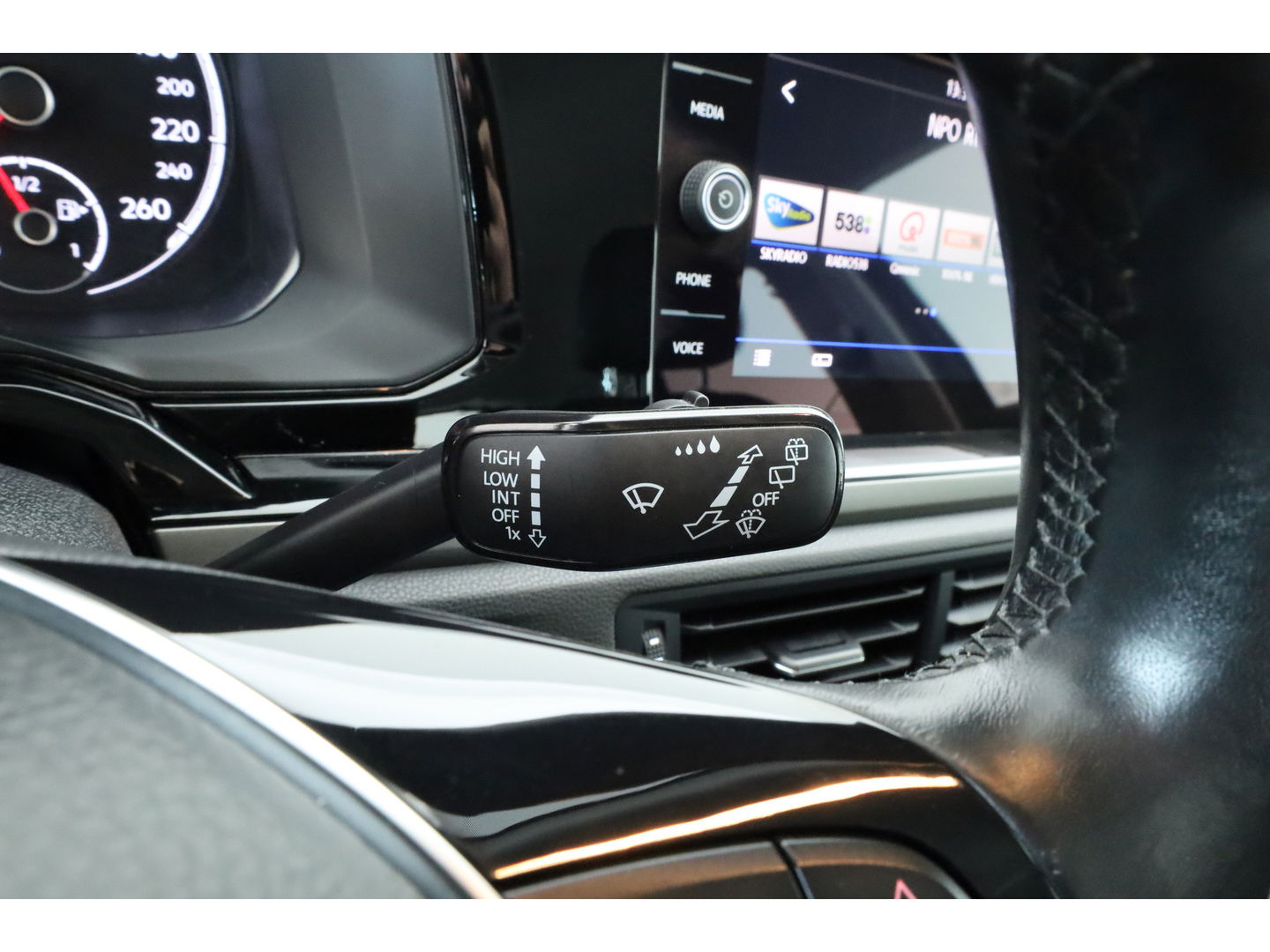 Volkswagen Polo 1.0 TSI Comfortline | Navi by Apple CarPlay | Keyless | Camera | Airco | 17'' | Trekhaak | PDC