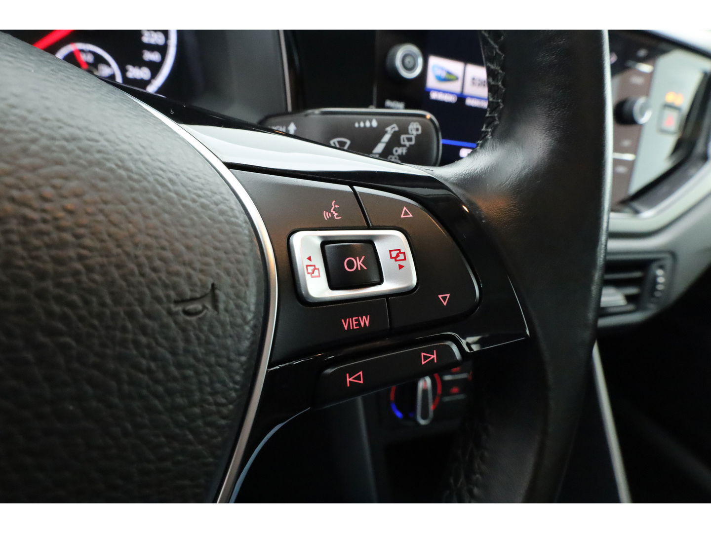 Volkswagen Polo 1.0 TSI Comfortline | Navi by Apple CarPlay | Keyless | Camera | Airco | 17'' | Trekhaak | PDC