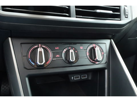 Volkswagen Polo 1.0 TSI Comfortline | Navi by Apple CarPlay | Keyless | Camera | Airco | 17'' | Trekhaak | PDC