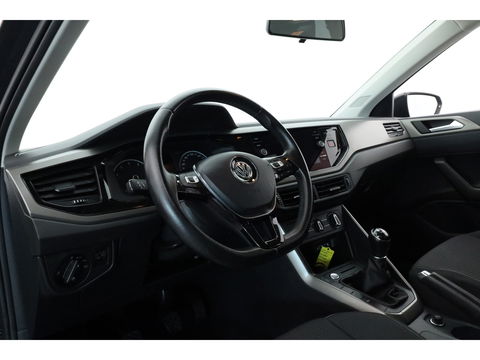 Volkswagen Polo 1.0 TSI Comfortline | Navi by Apple CarPlay | Keyless | Camera | Airco | 17'' | Trekhaak | PDC