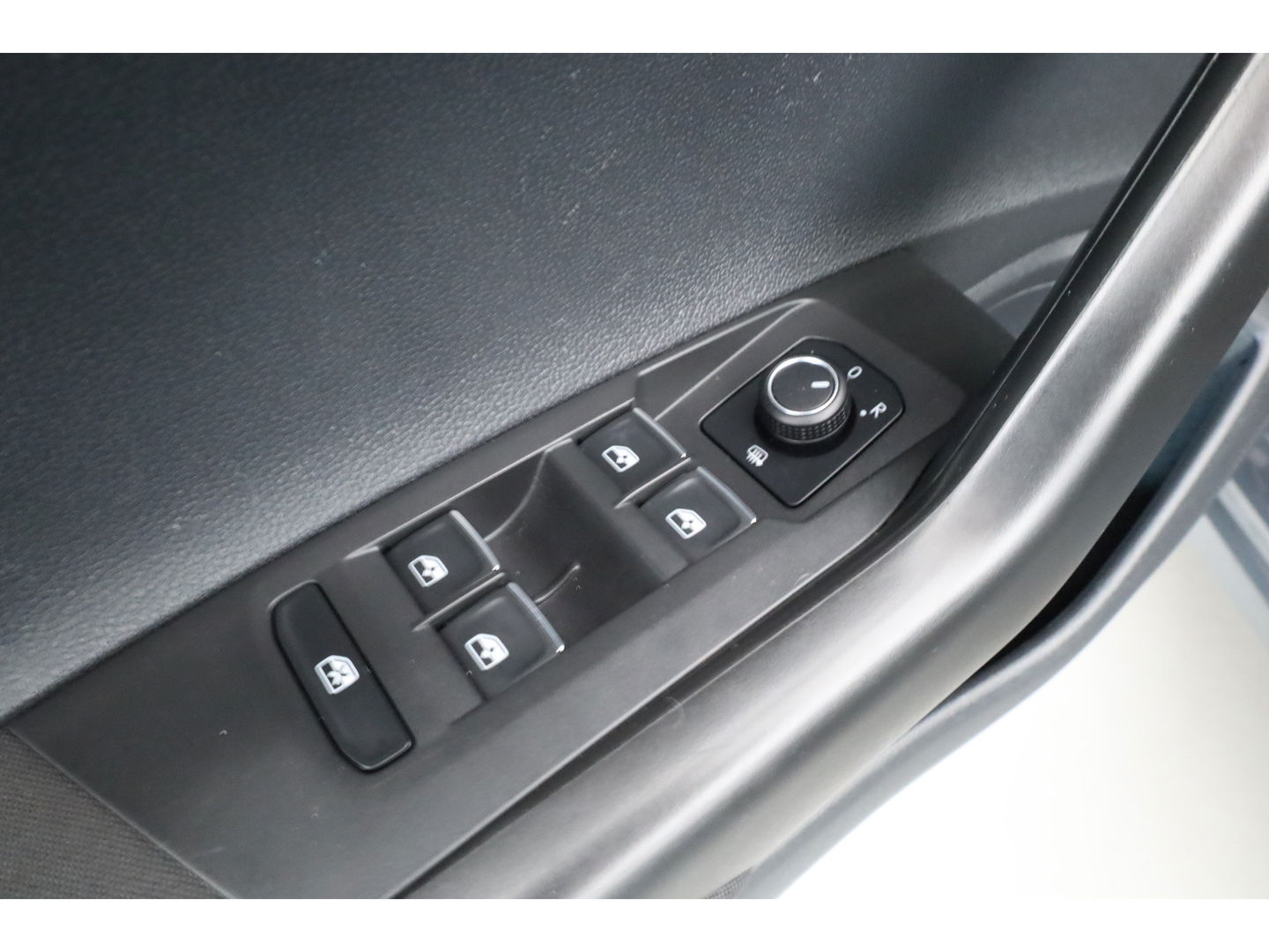 Volkswagen Polo 1.0 TSI Comfortline | Navi by Apple CarPlay | Keyless | Camera | Airco | 17'' | Trekhaak | PDC