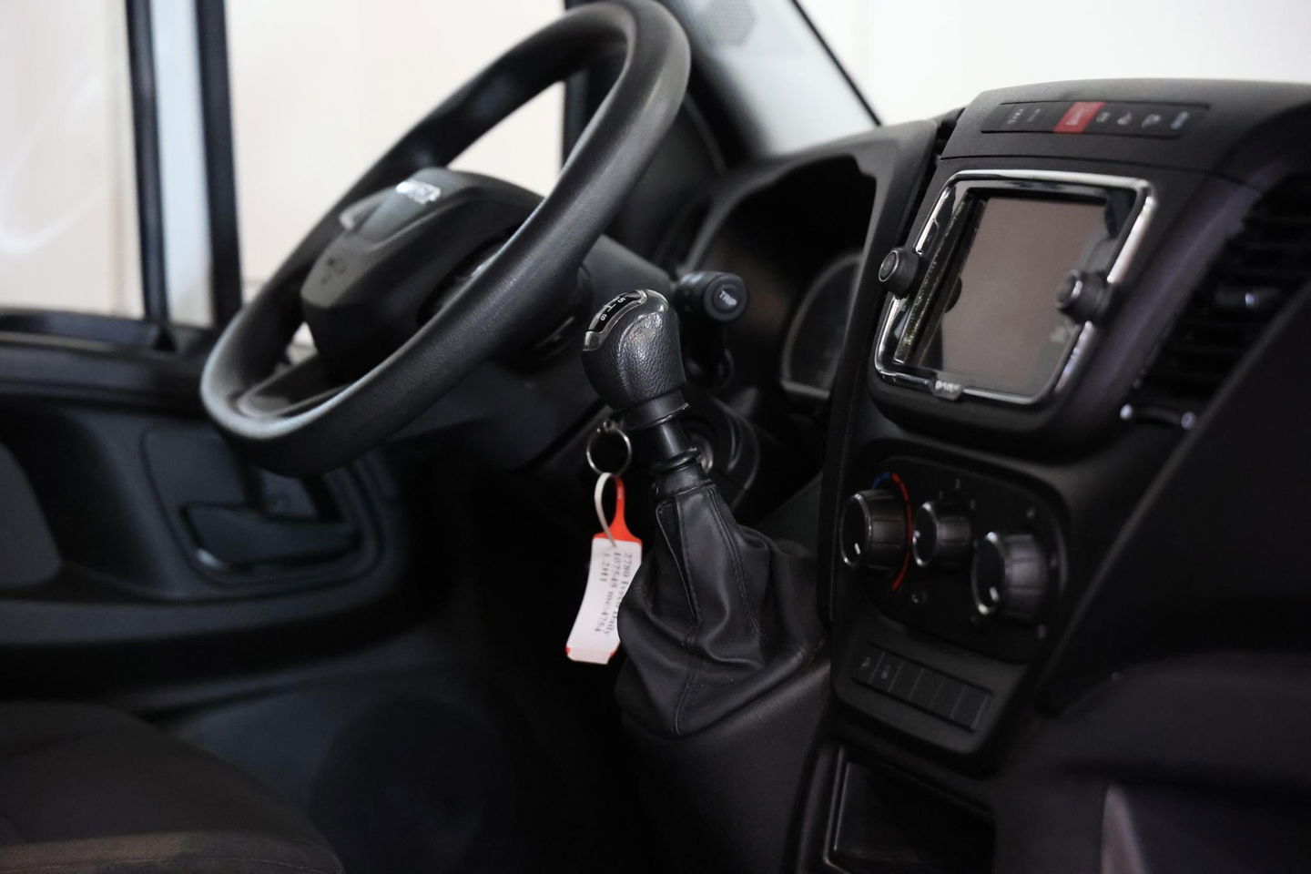 Iveco Daily 35C18HV 3.0 180PK L2H1 DUBBEL LUCHT