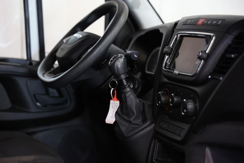 Iveco Daily 35C18HV 3.0 180PK L2H1 DUBBEL LUCHT