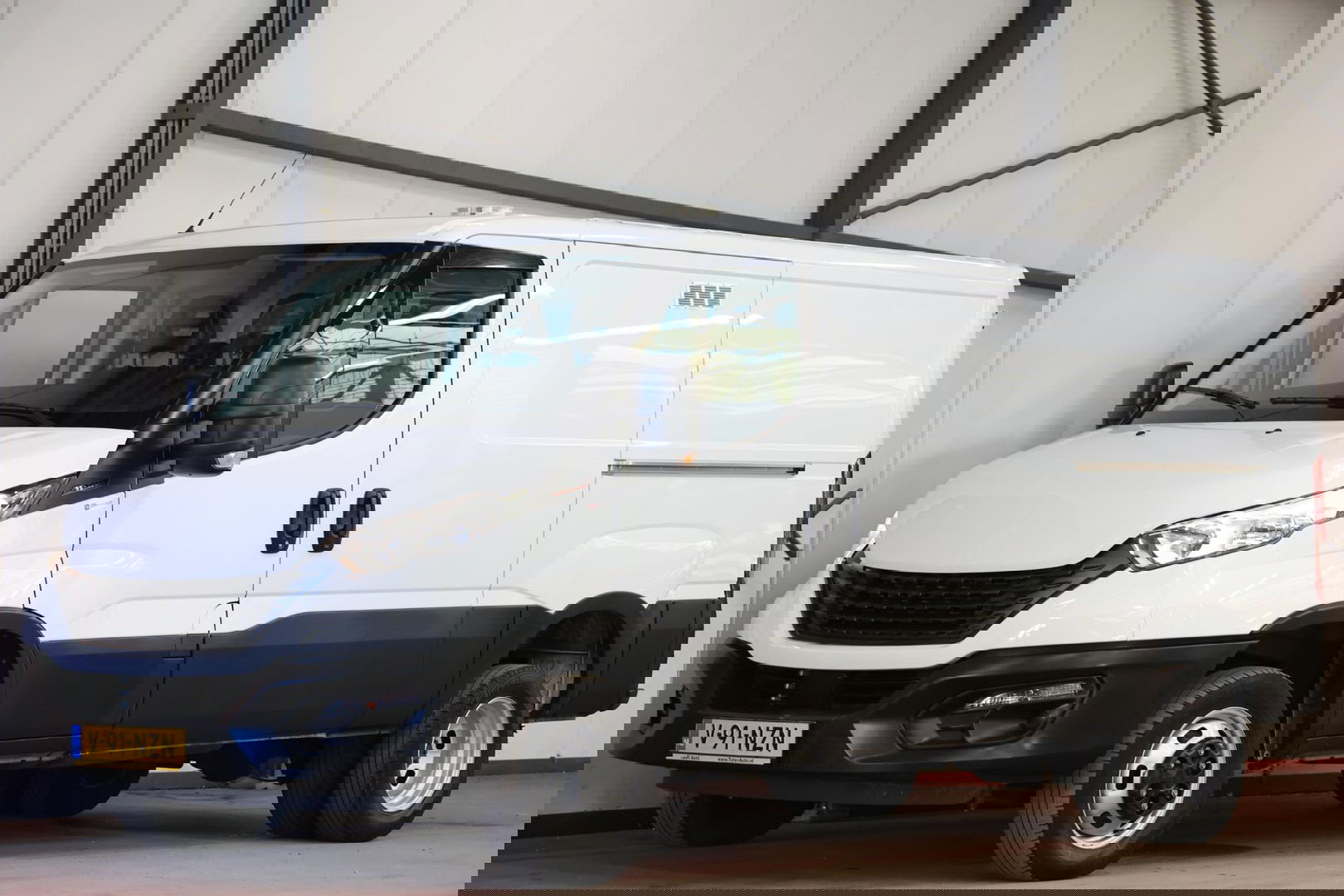 Iveco Daily 35C18HV 3.0 180PK L2H1 DUBBEL LUCHT