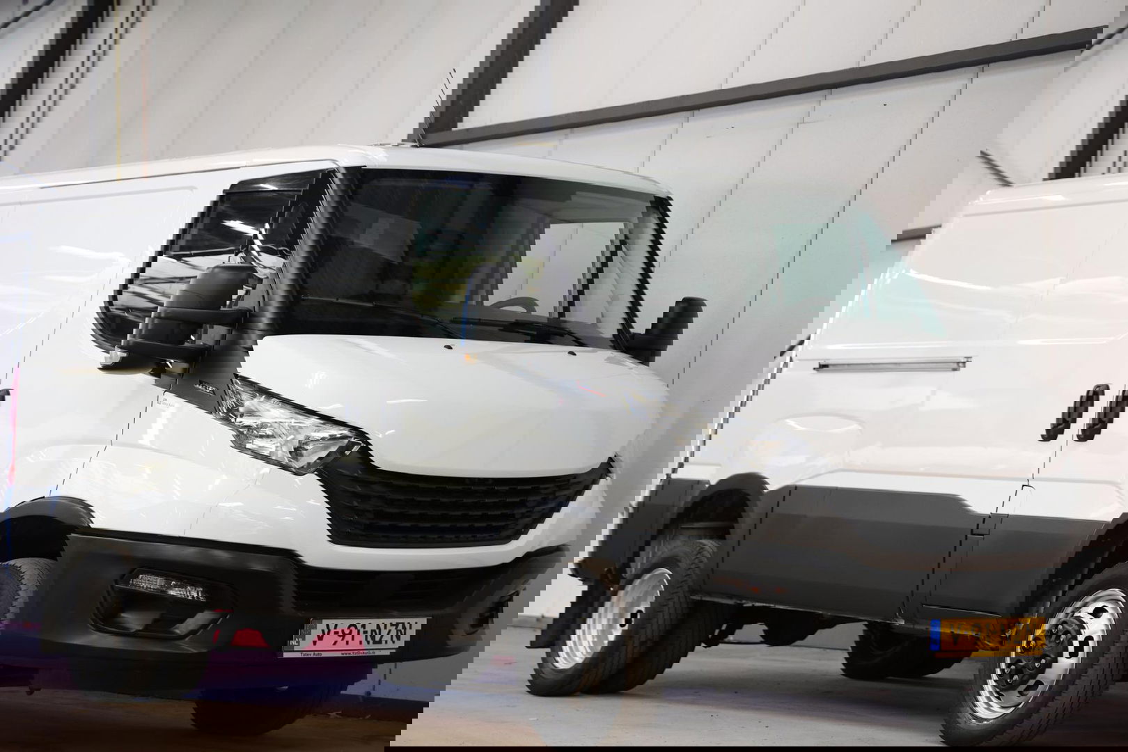 Iveco Daily 35C18HV 3.0 180PK L2H1 DUBBEL LUCHT